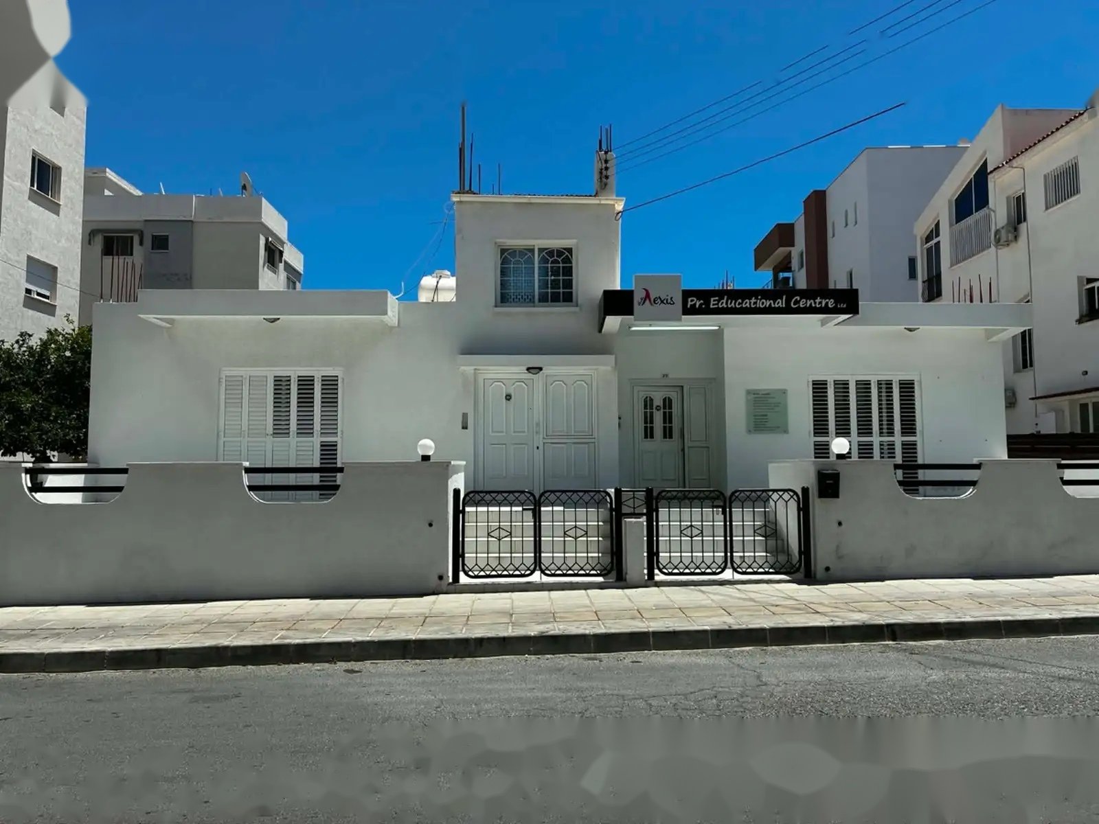 Spacious 6-Bedroom House in Katholiki, Limassol