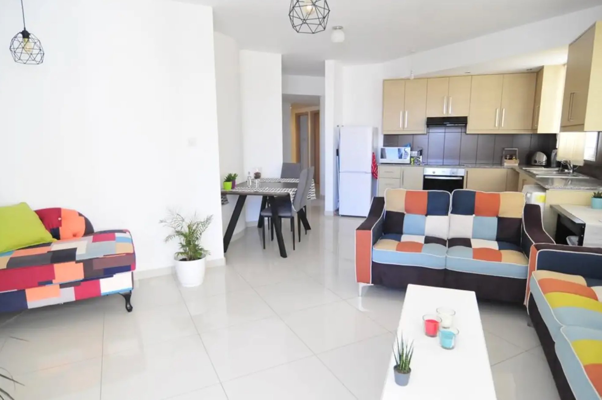 Modern 2-Bedroom Apartment in Finikoudes, Larnaca