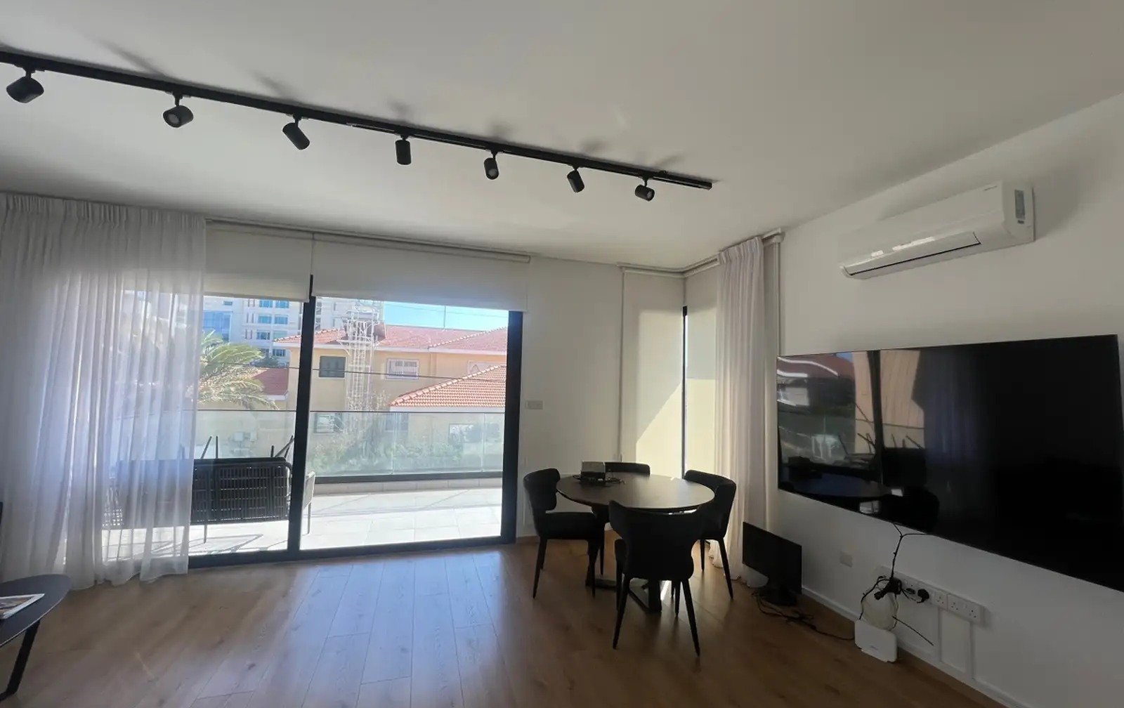 Modern 2-Bedroom Apartment in Mesa Geitonia, Limassol