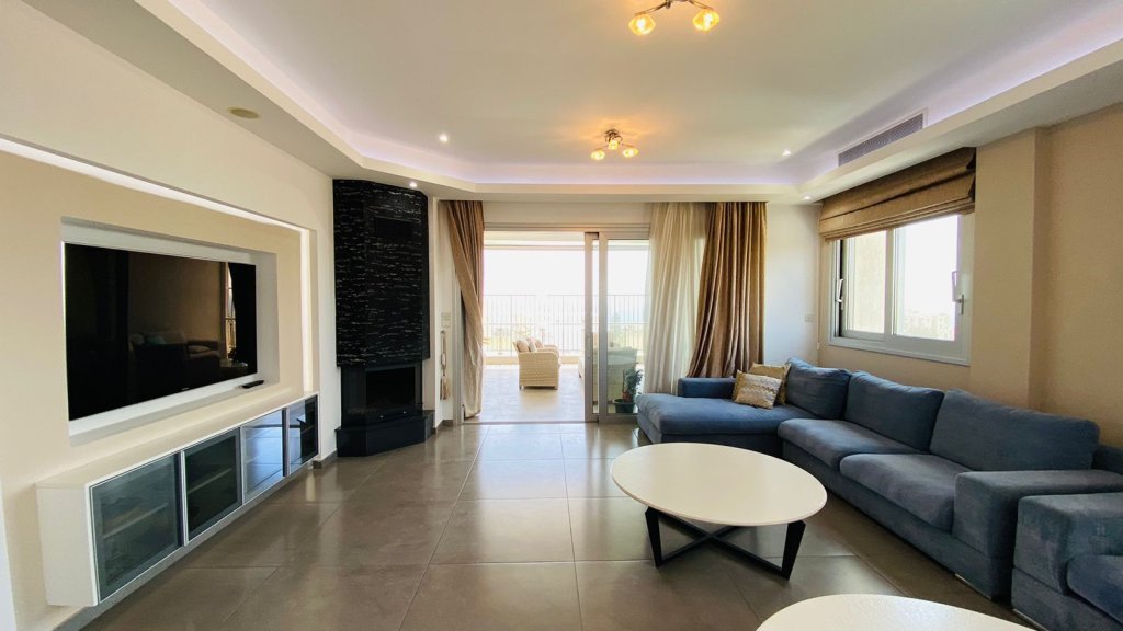 4-bed penthouse with sea view in Agios Tychonas, Limassol photo 14