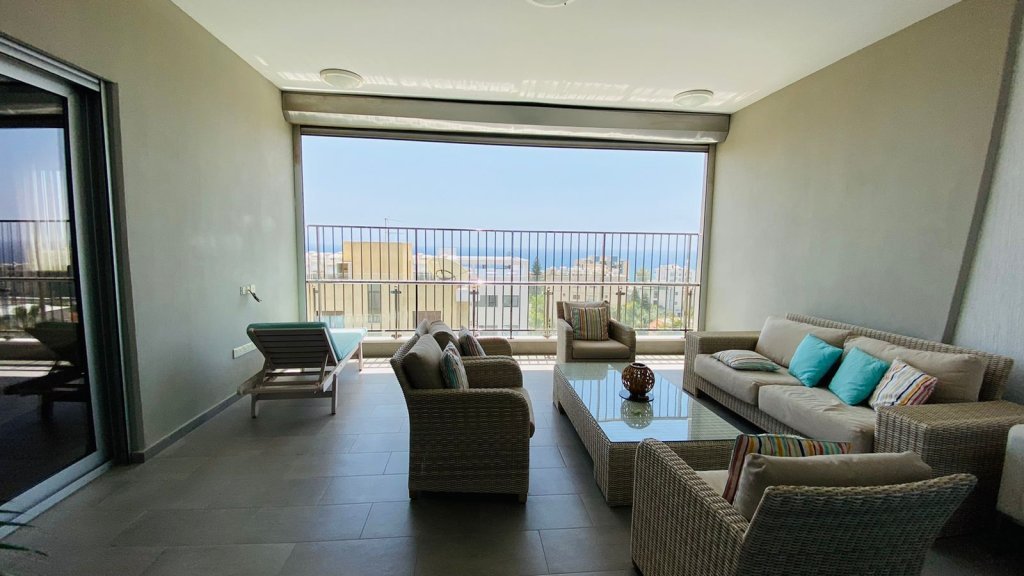 4-bed penthouse with sea view in Agios Tychonas, Limassol photo 15