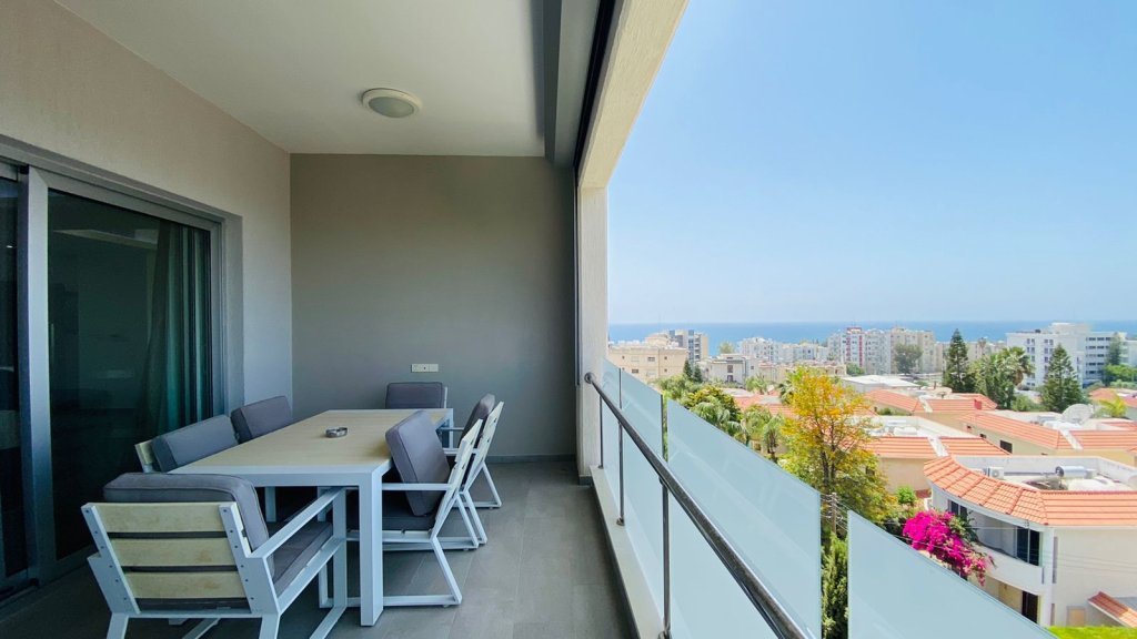 4-bed penthouse with sea view in Agios Tychonas, Limassol photo 17