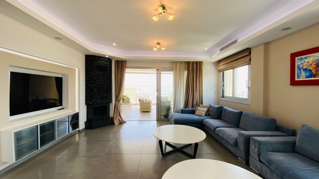 4-bed penthouse with sea view in Agios Tychonas, Limassol photo 20
