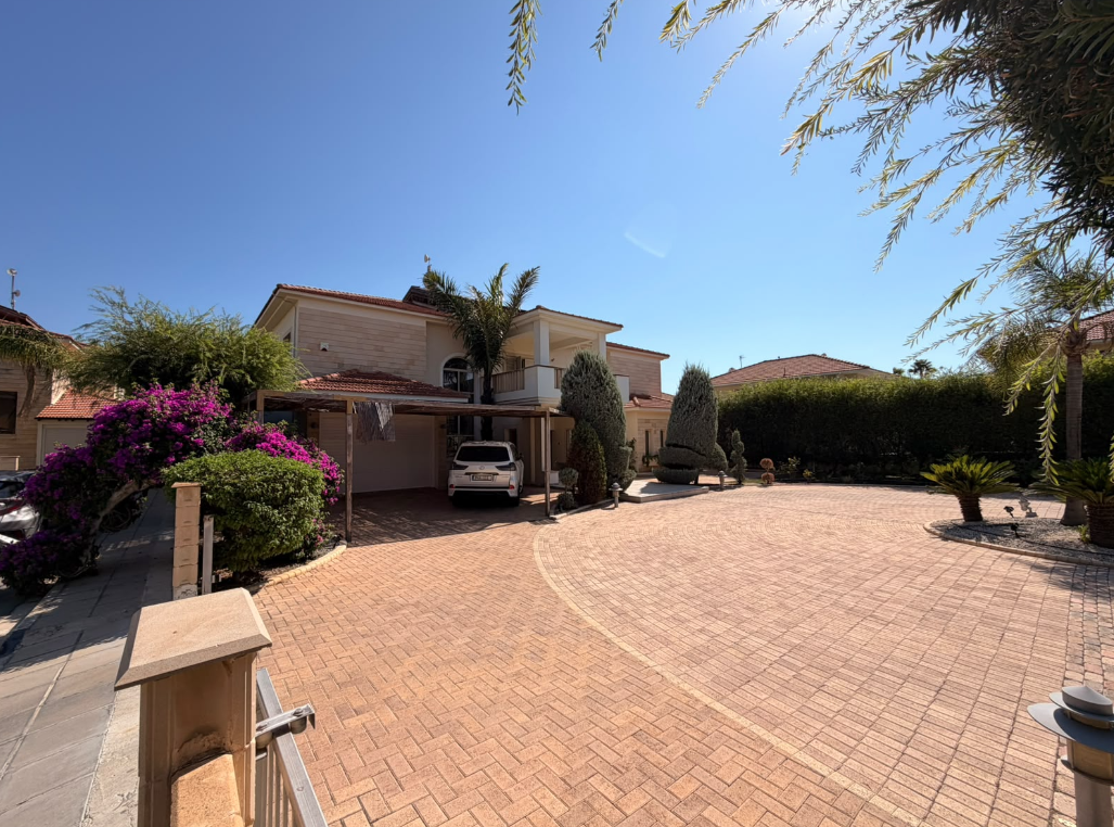 Spacious 5-Bedroom Villa in Dekeleia, Larnaca