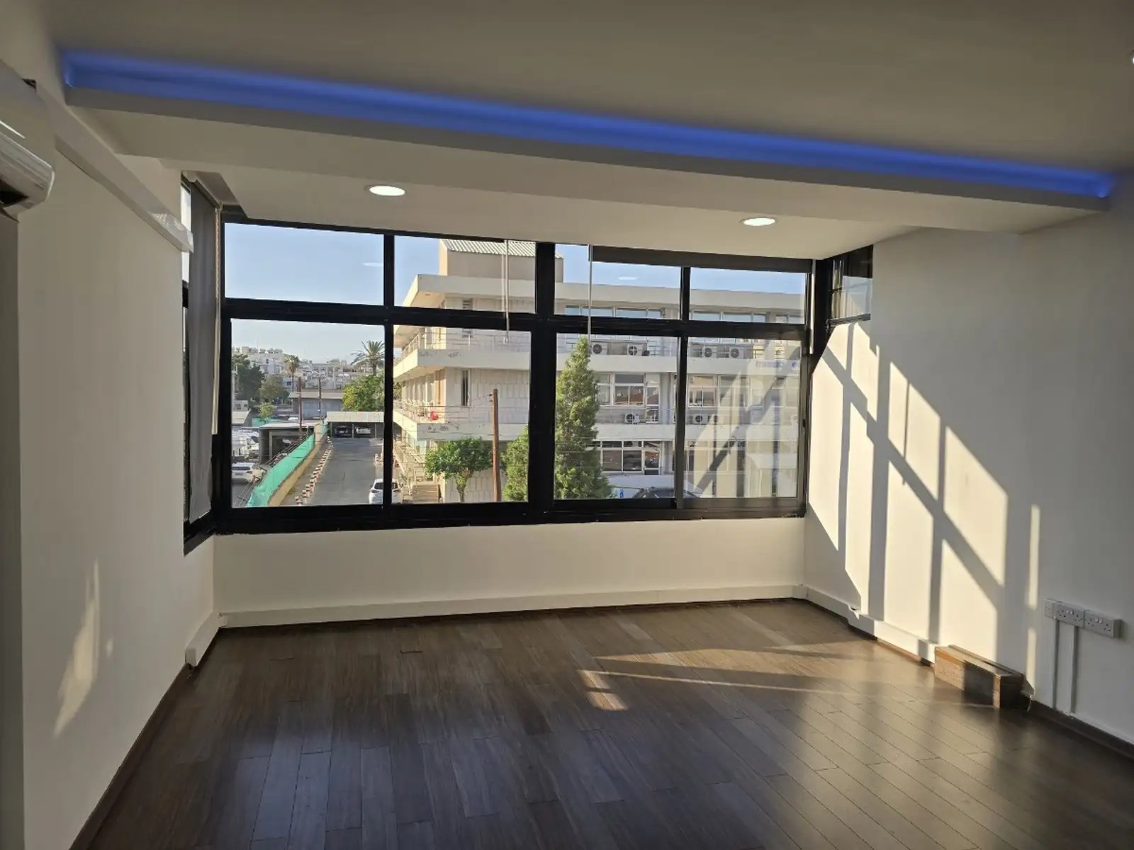 3-bed apartment in Agia Triada, Limassol photo 3