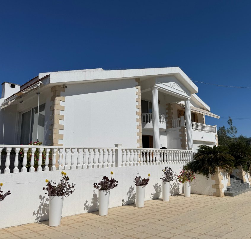 Spacious 4-Bedroom Villa in Parekklisia, Limassol