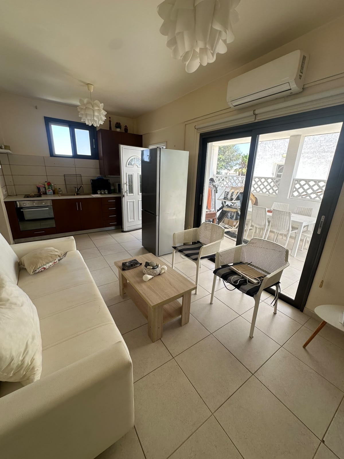 Beautiful 2-Bedroom Apartment in Perivolia