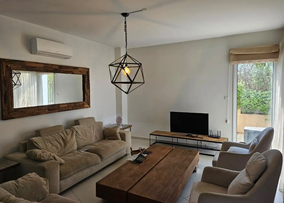 3-bed villa with private pool and sea view in Chlorakas photo 2
