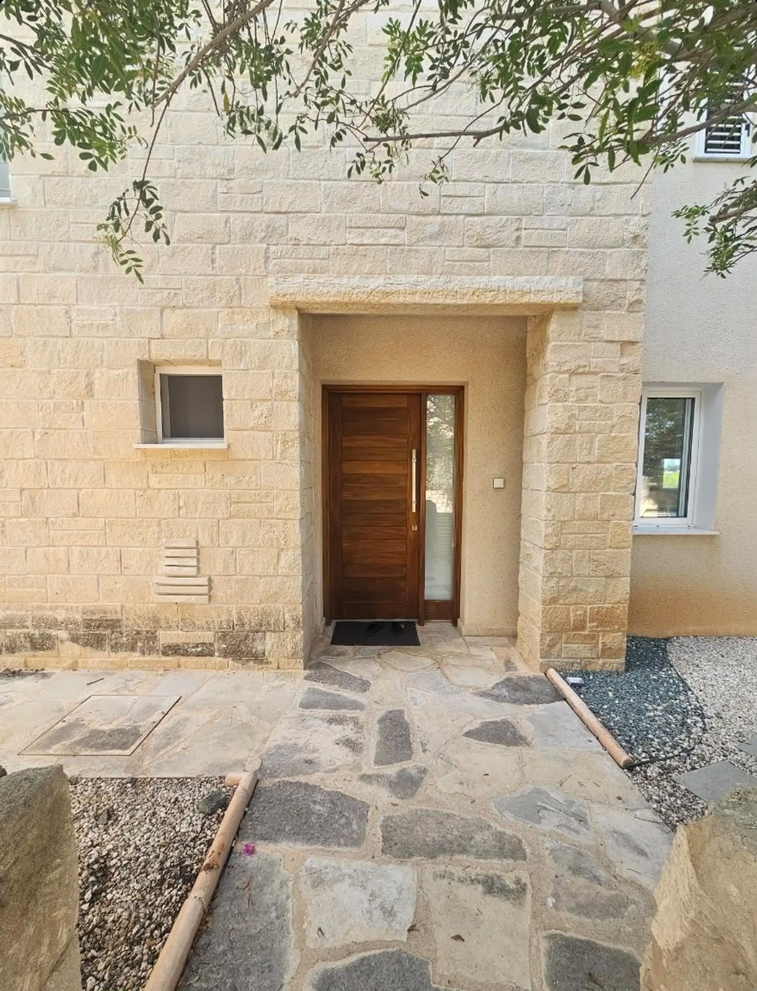 3-bed villa with private pool and sea view in Chlorakas photo 3