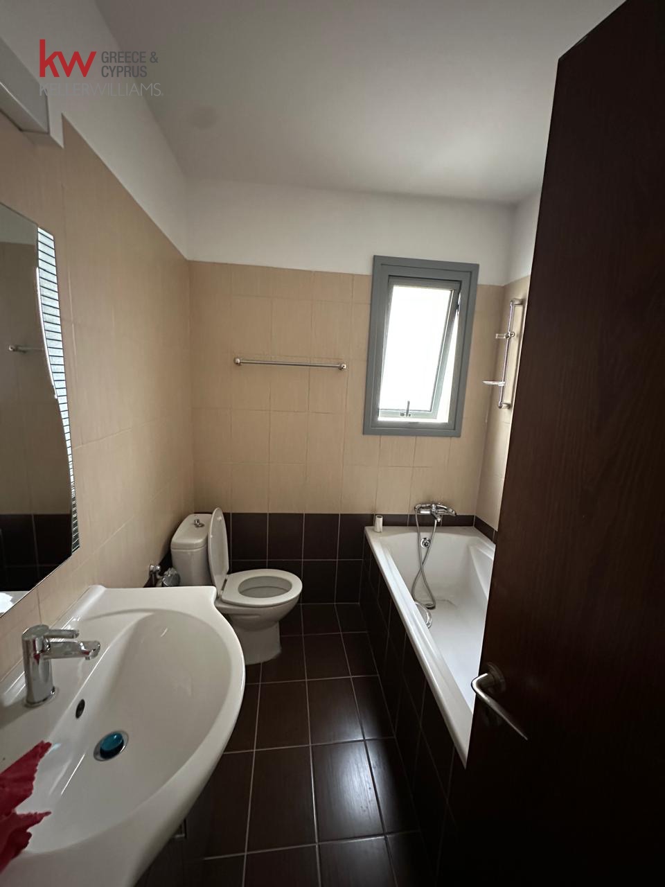 2-bed apartment with covered parking in Livadia, Larnaca photo 5