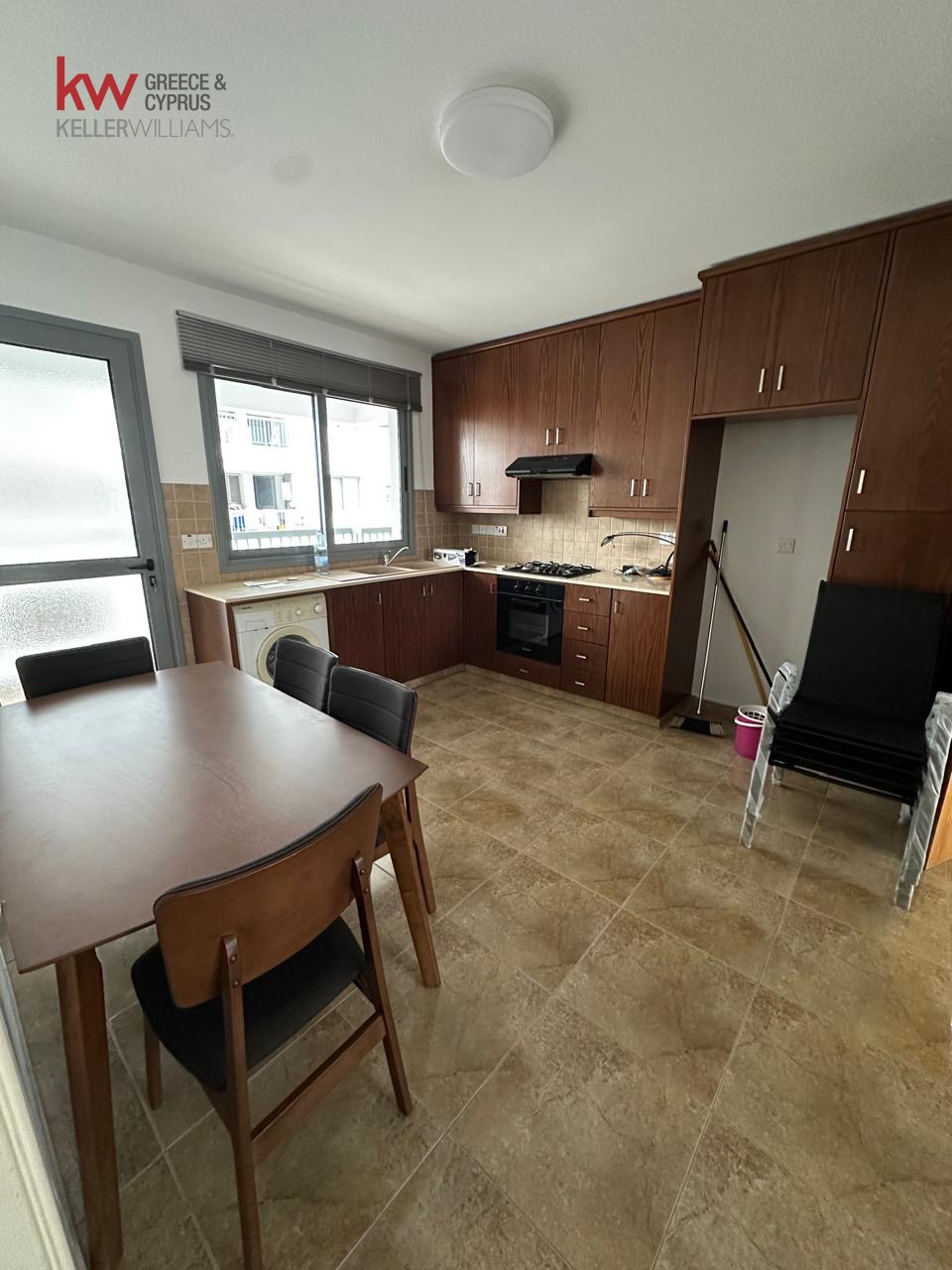2-bed apartment with covered parking in Livadia, Larnaca photo 3