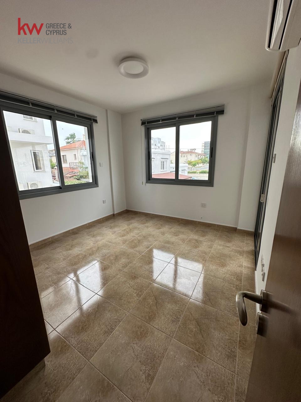 2-bed apartment with covered parking in Livadia, Larnaca photo 4