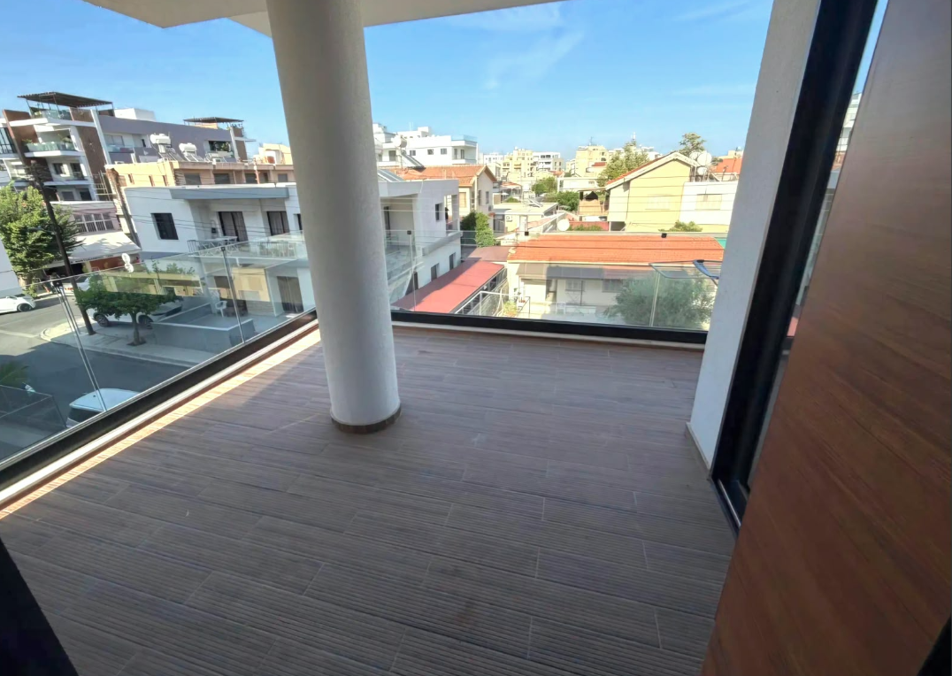Modern 2-bed apartment with balcony in Mesa Geitonia photo 11