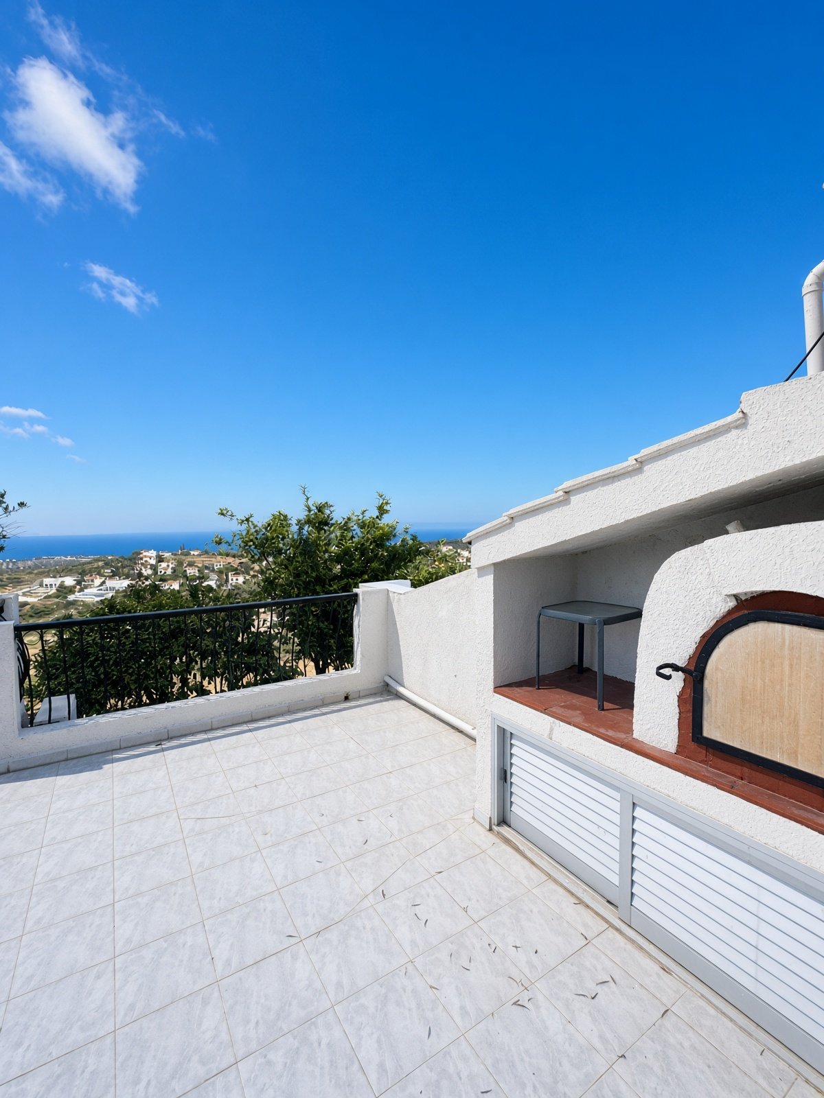3-bedroom apartment with sea view in Pissouri, Limassol photo 9