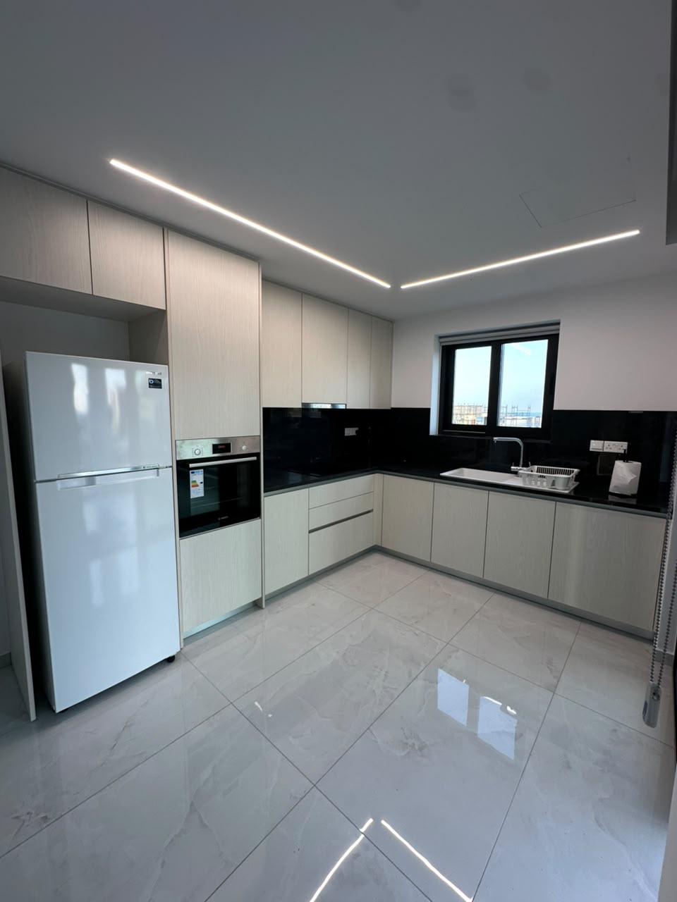 2-bedroom new-build apartment with sea view in Germasogeia photo 3