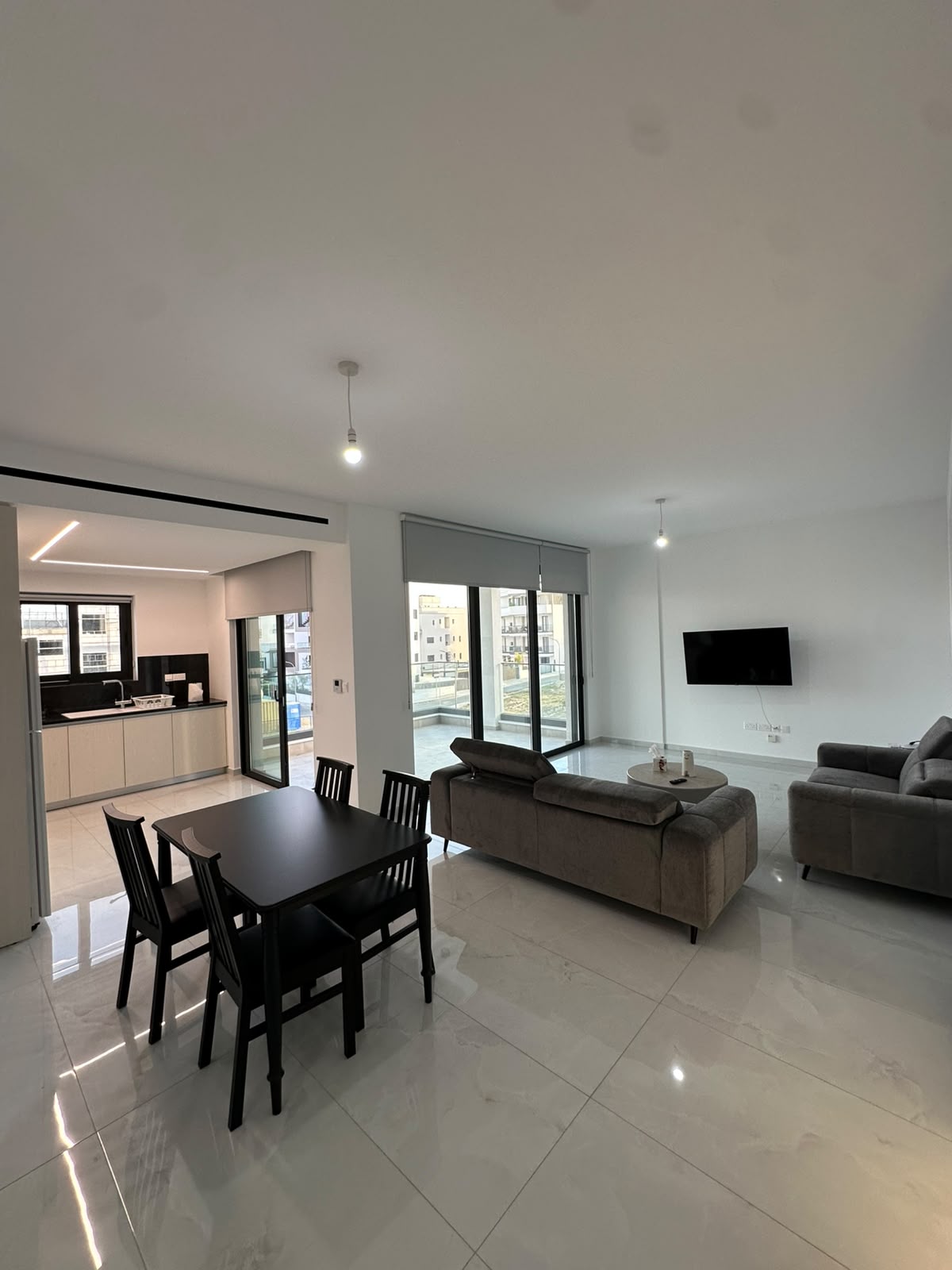 2-bedroom new-build apartment with sea view in Germasogeia photo 2