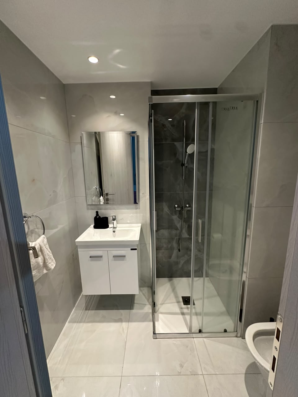 2-bedroom new-build apartment with sea view in Germasogeia photo 8