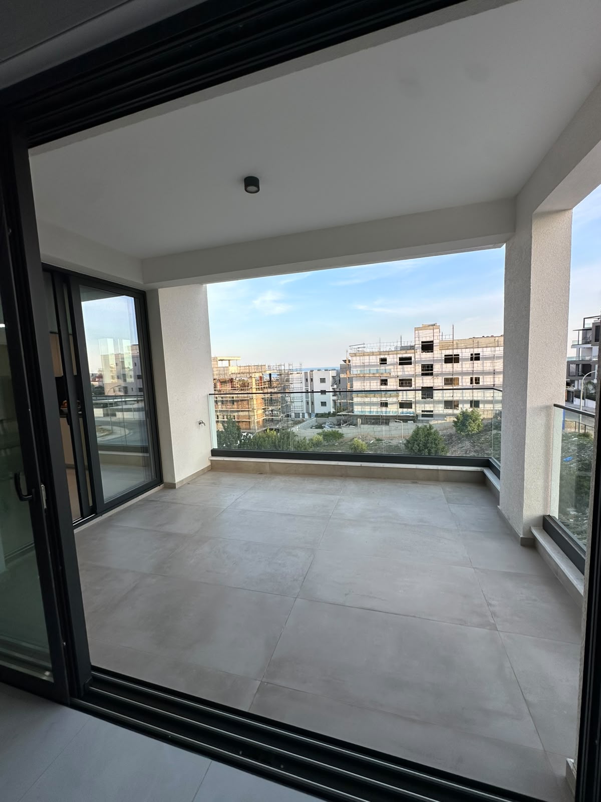 2-bedroom new-build apartment with sea view in Germasogeia photo 12