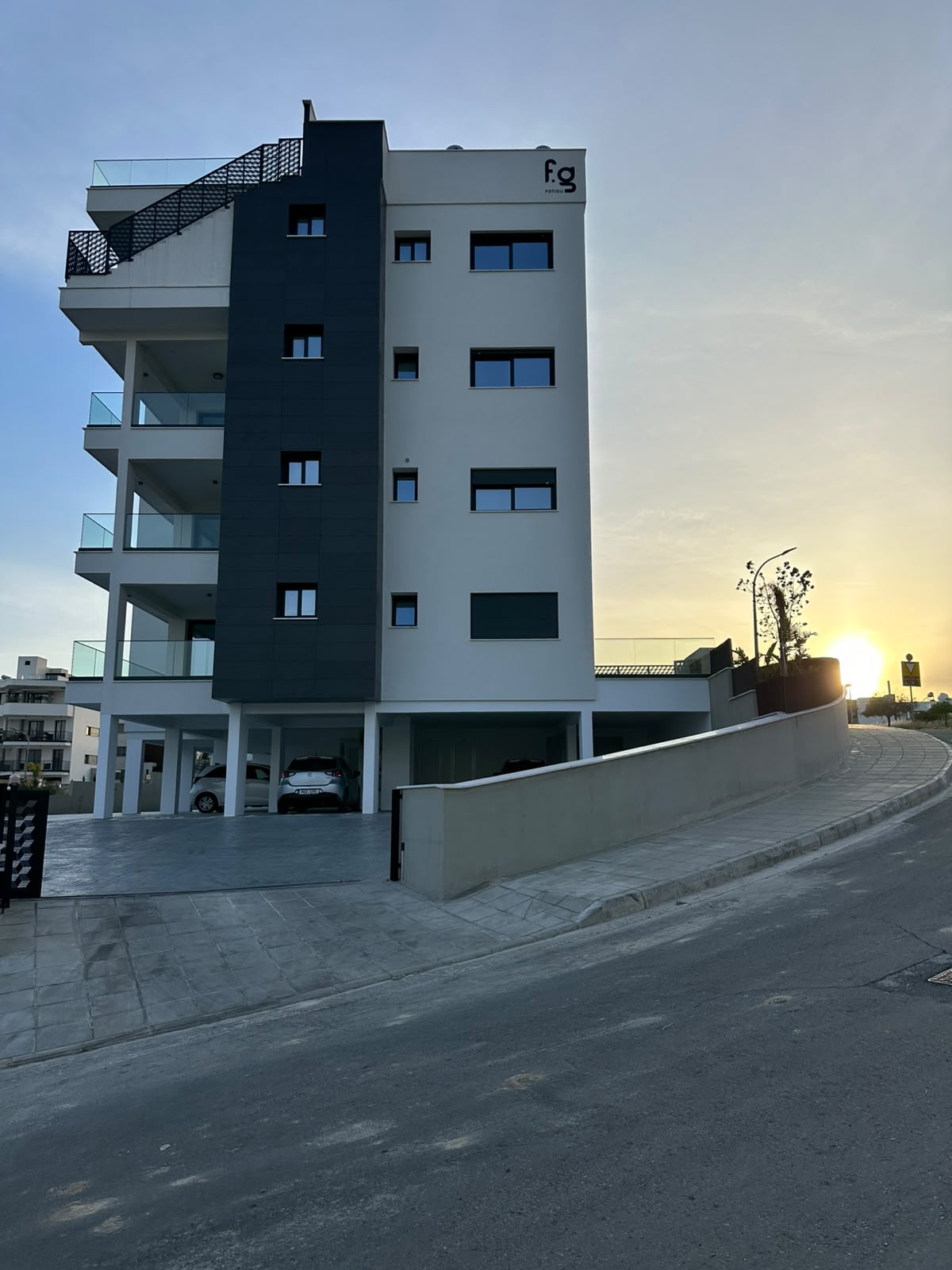 2-bedroom new-build apartment with sea view in Germasogeia photo 13