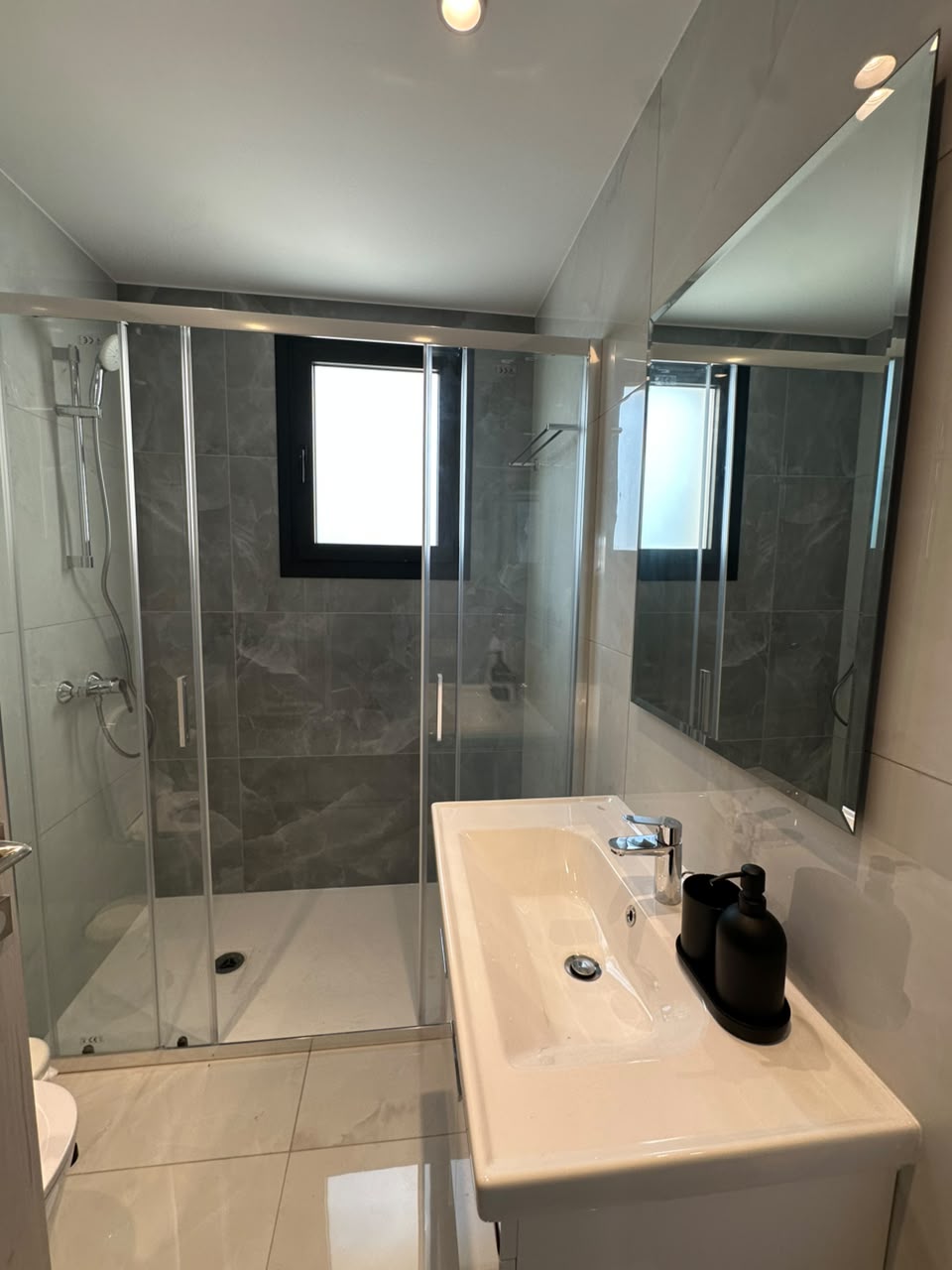 2-bedroom new-build apartment with sea view in Germasogeia photo 16