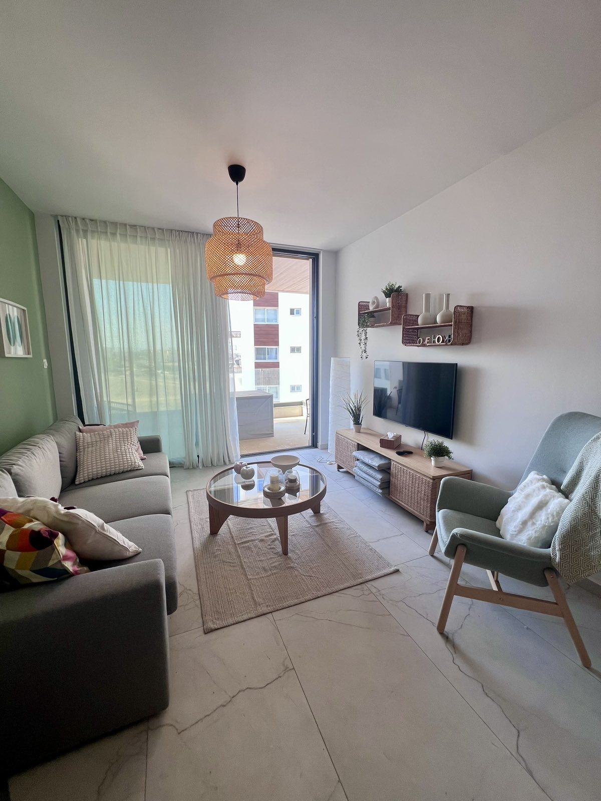 Luxury One Bedroom Apartment in Makenzy