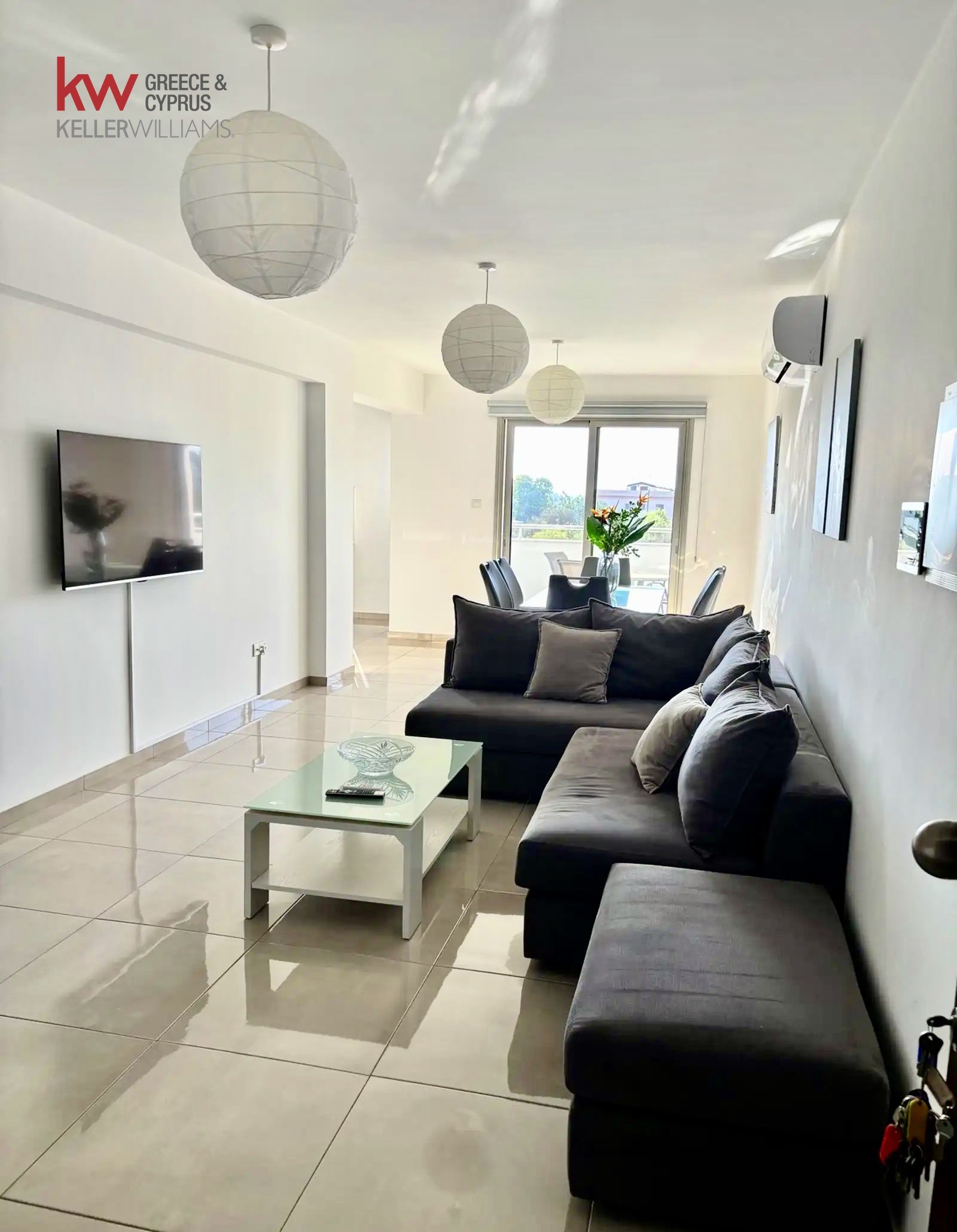 2-bed luxury apartment with covered parking in Meneou photo 2