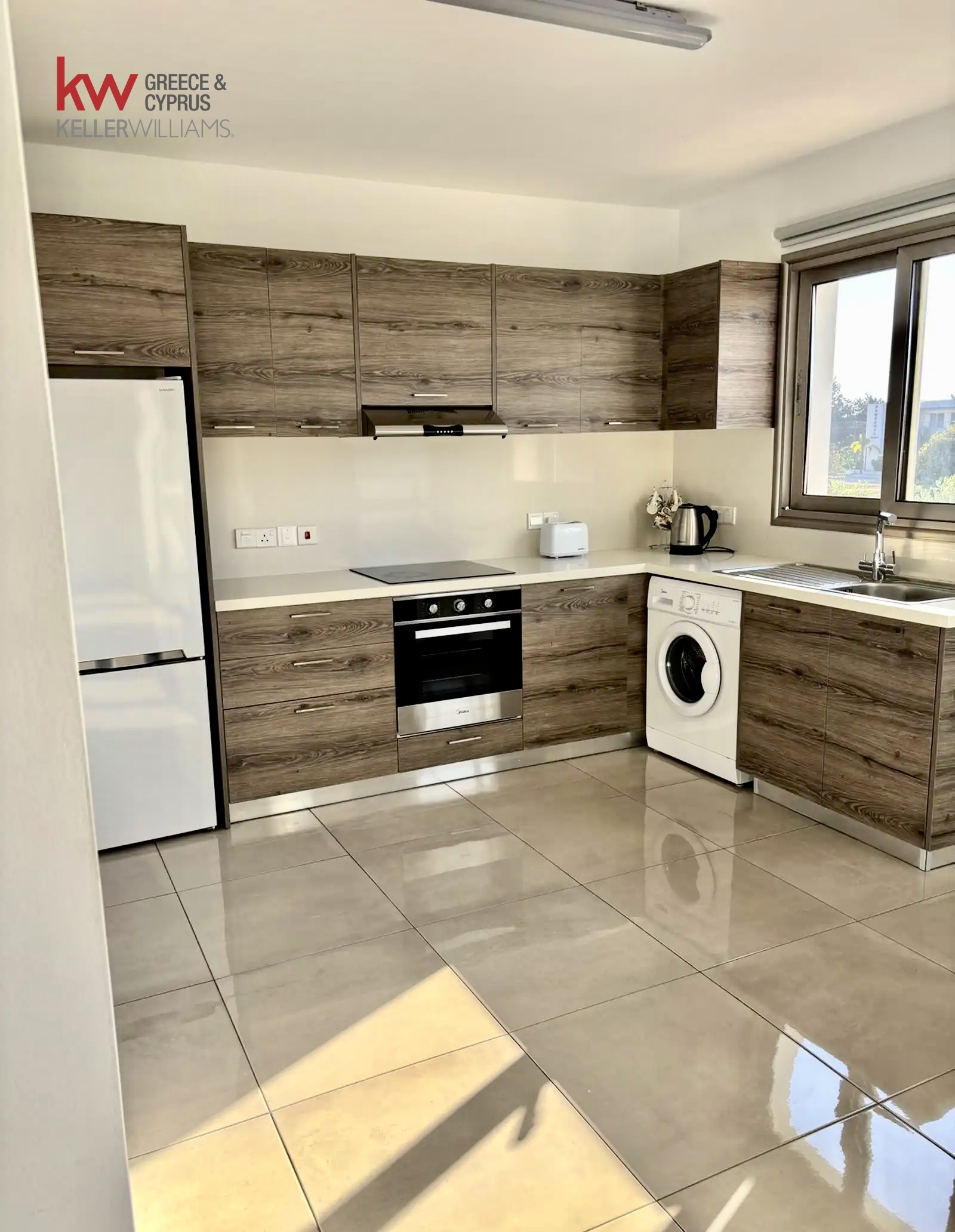 2-bed luxury apartment with covered parking in Meneou photo 5