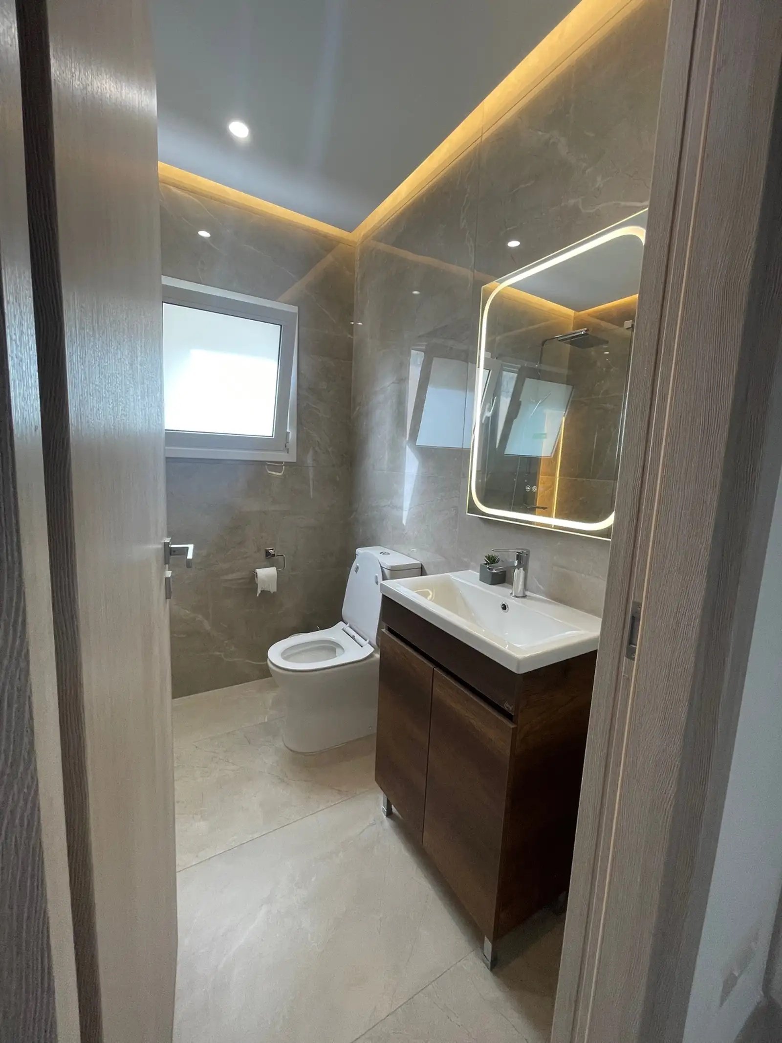Renovated 3-bed apartment in Petrou Kai Pavlou, Limassol photo 6