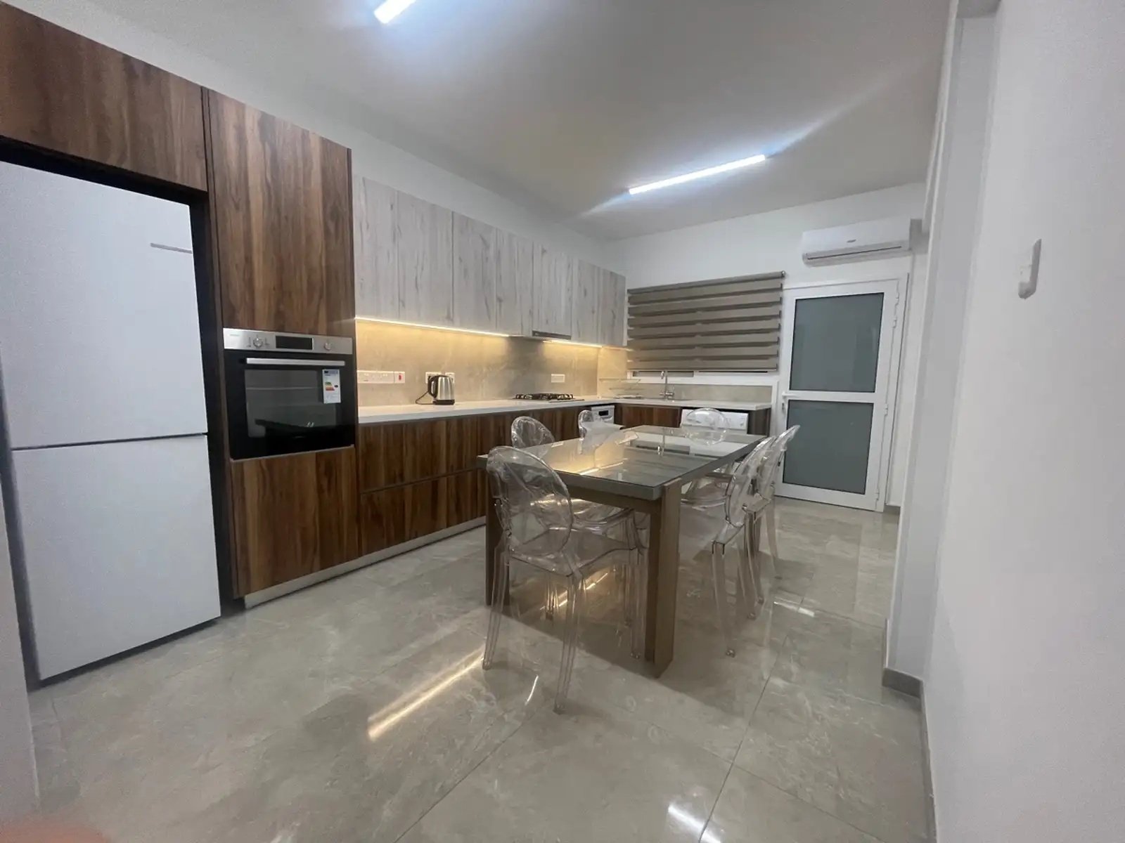 Renovated 3-bed apartment in Petrou Kai Pavlou, Limassol photo 8