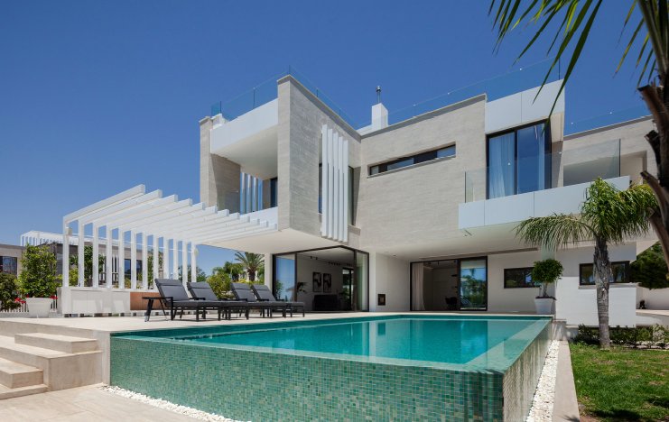 Spacious 5-Bedroom Villa in Mouttagiaka, Limassol