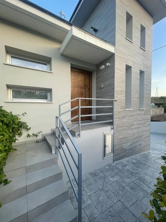 Spacious 3-Bedroom Villa in Pyrgos, Limassol
