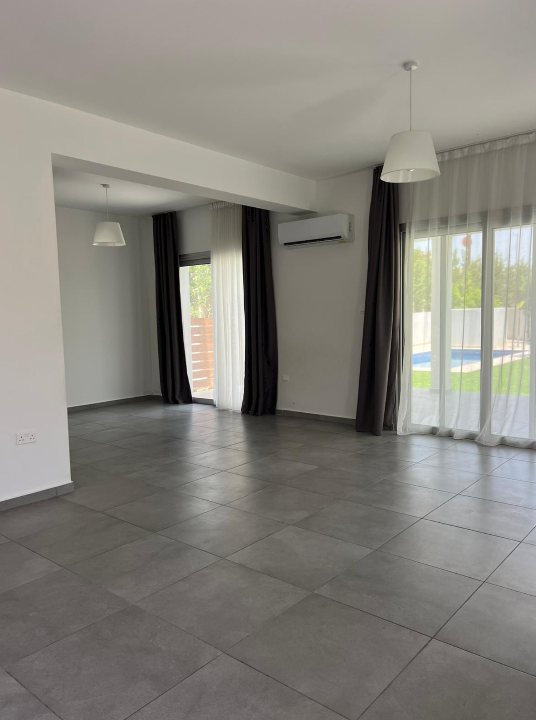 3-bed villa with pool and garden in Pyrgos, Limassol photo 4