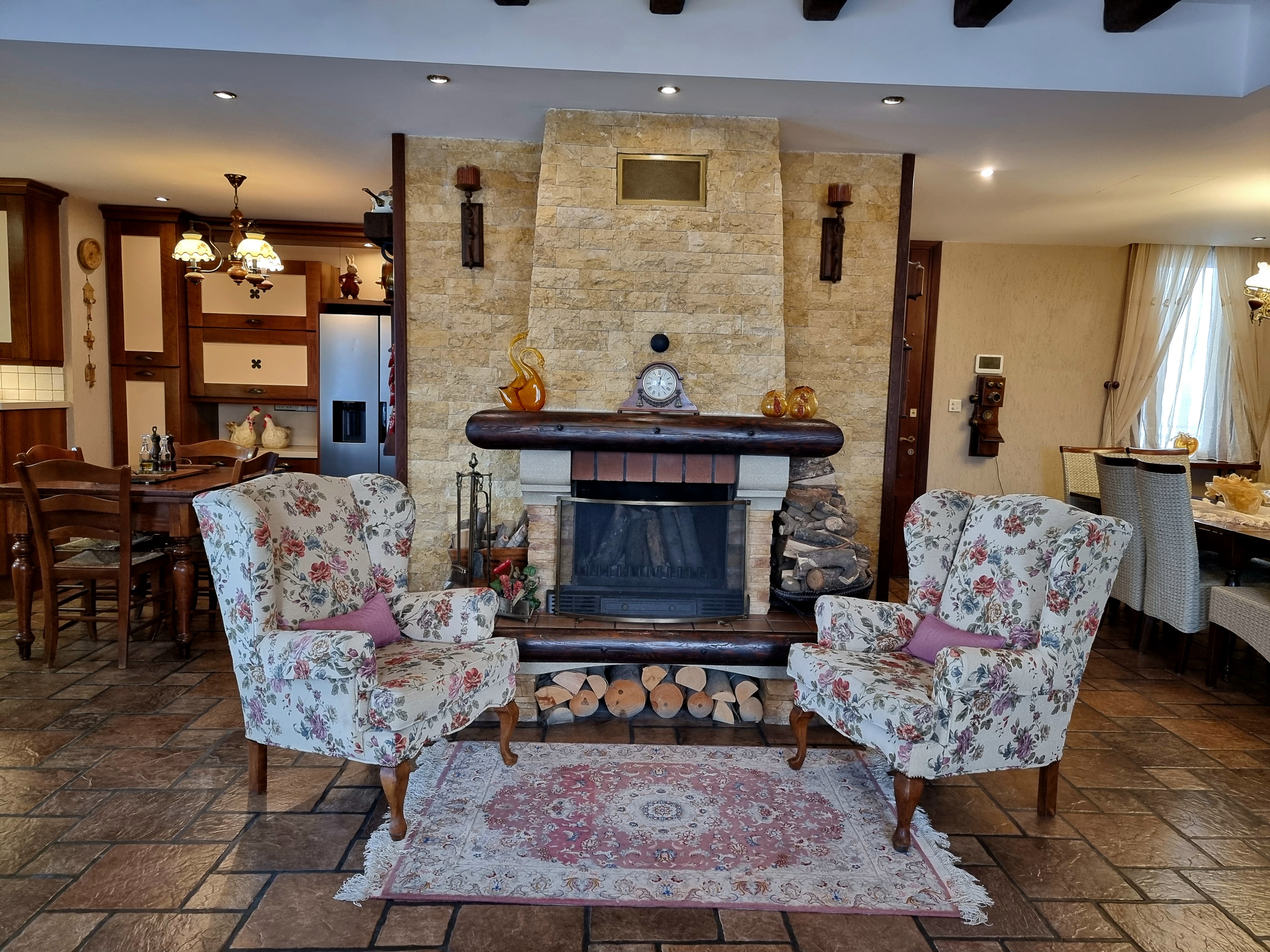 Luxury fully furnished Central 3 bedroom apartment