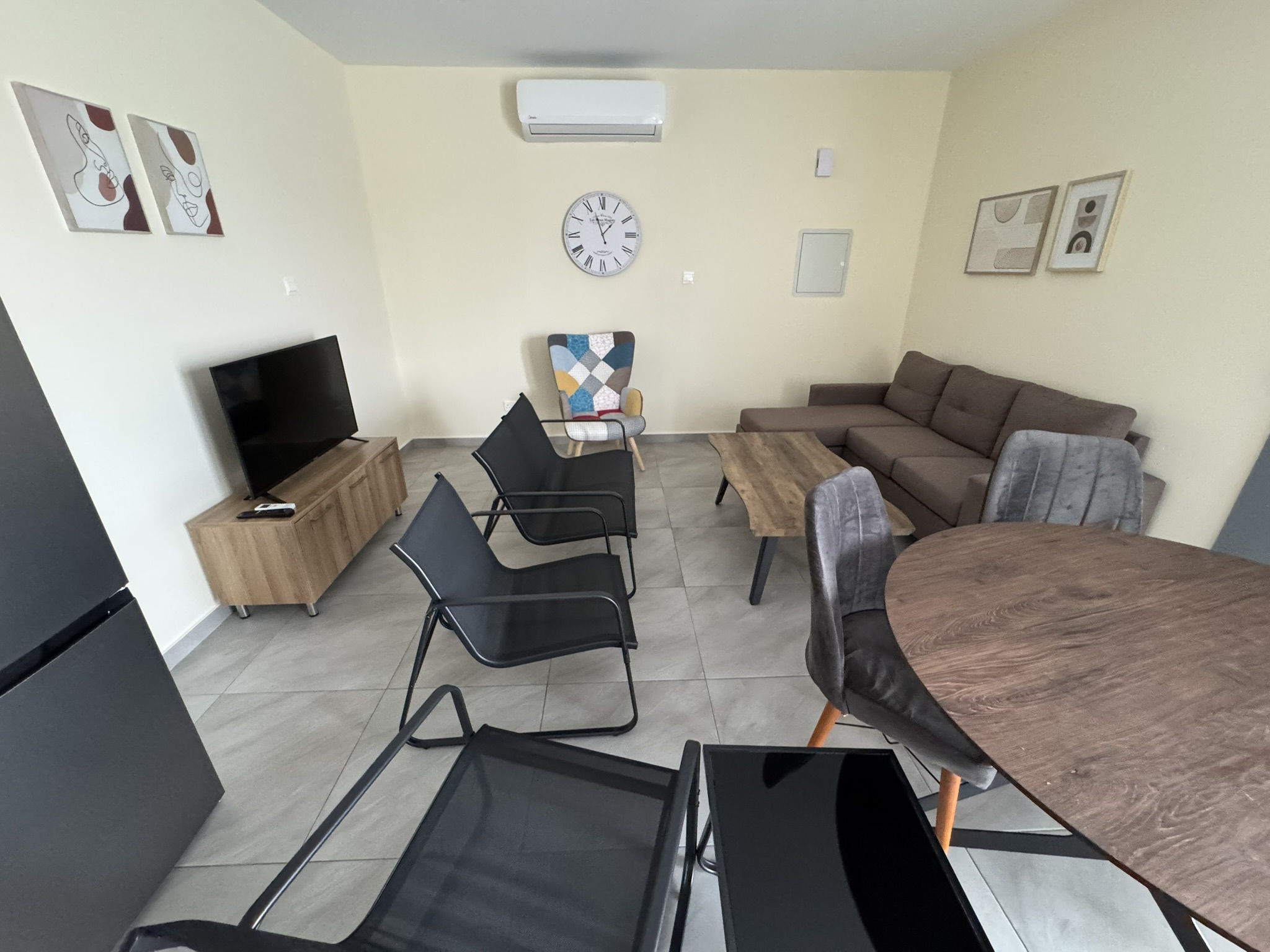 1-BEDROOM MODERN GROUND FLOOR FLAT