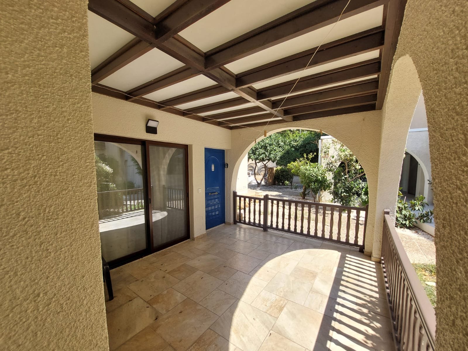 Renovated 3-bed furnished apartment near beach, Agios Tychonas photo 3