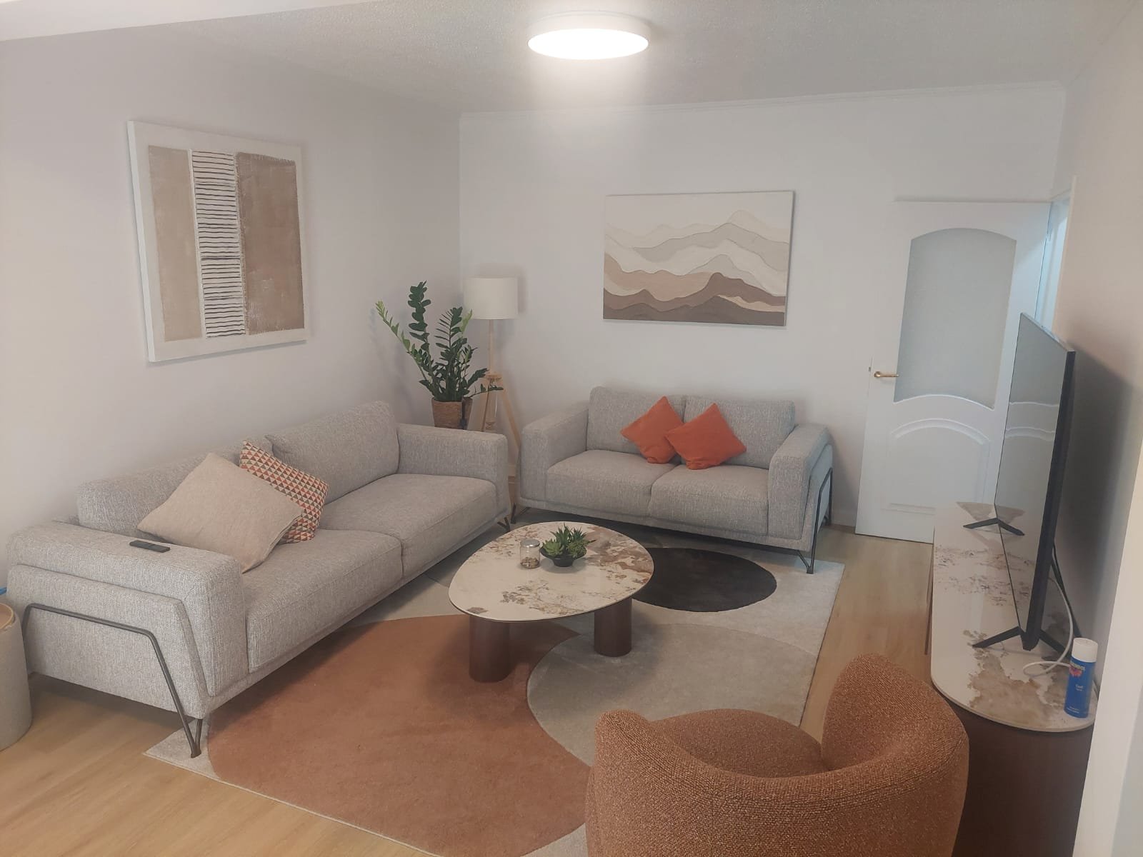 Renovated 3-bed furnished apartment near beach, Agios Tychonas photo 14