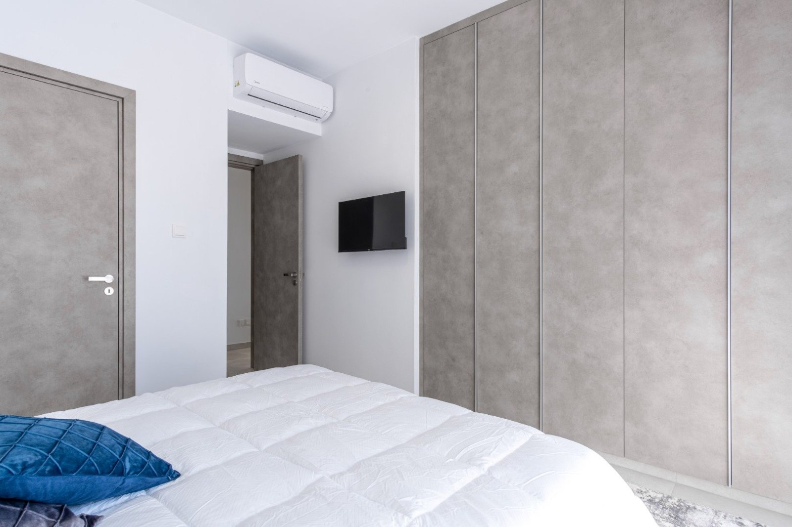 Modern 2-bedroom apartment in Chrysopolitissa, Larnaca photo 3