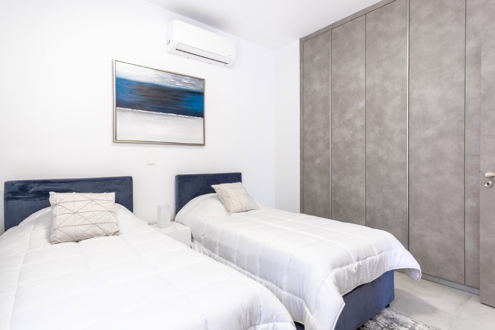 Modern 2-bedroom apartment in Chrysopolitissa, Larnaca photo 5