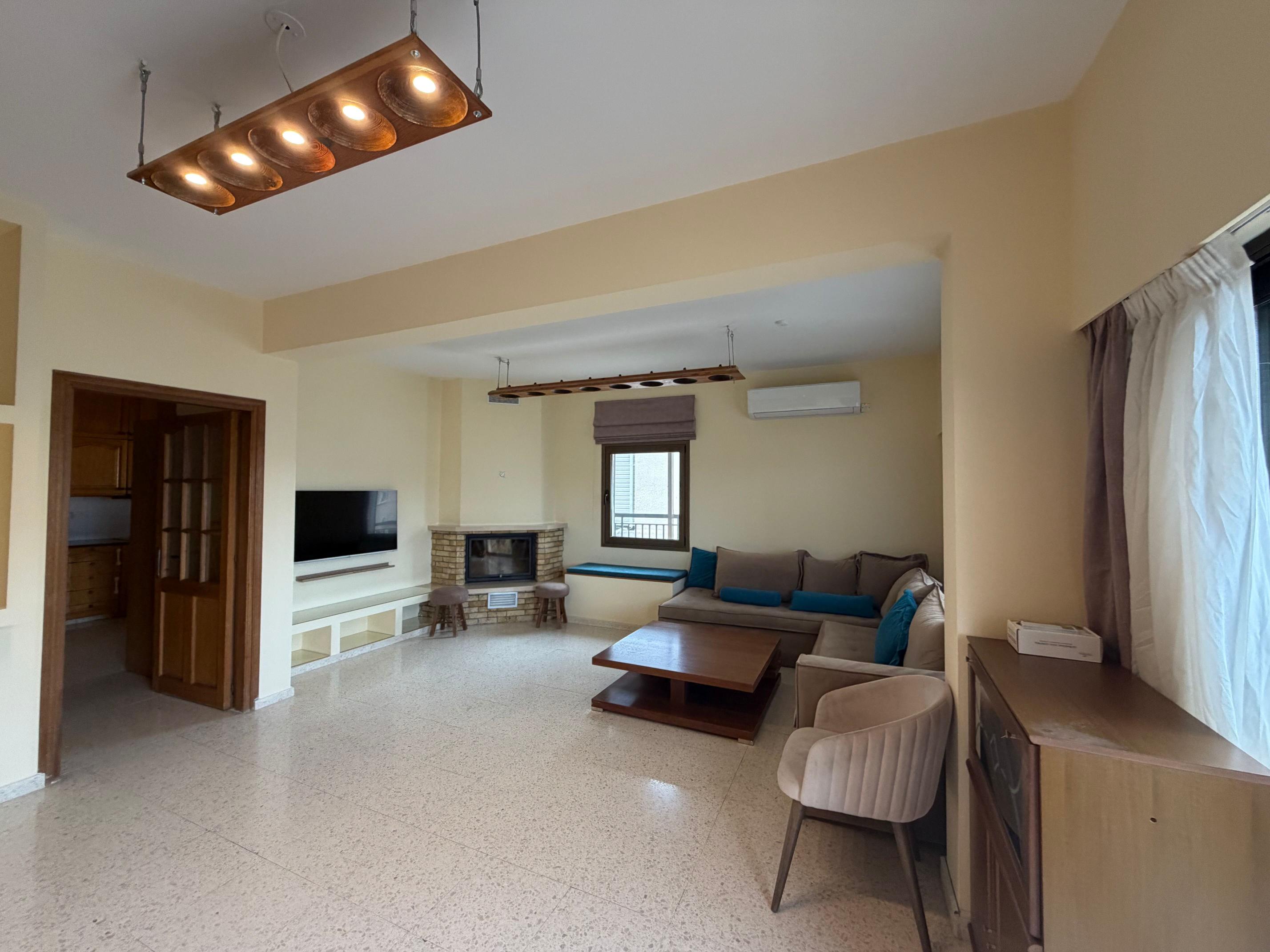 🏡 FOR RENT – SPACIOUS 3-BEDROOM APARTMENT IN PAPHOS TOWN