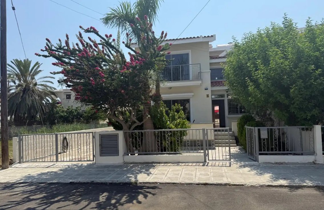 Spacious 3-Bedroom House in Oroklini Tourist Area, Larnaca