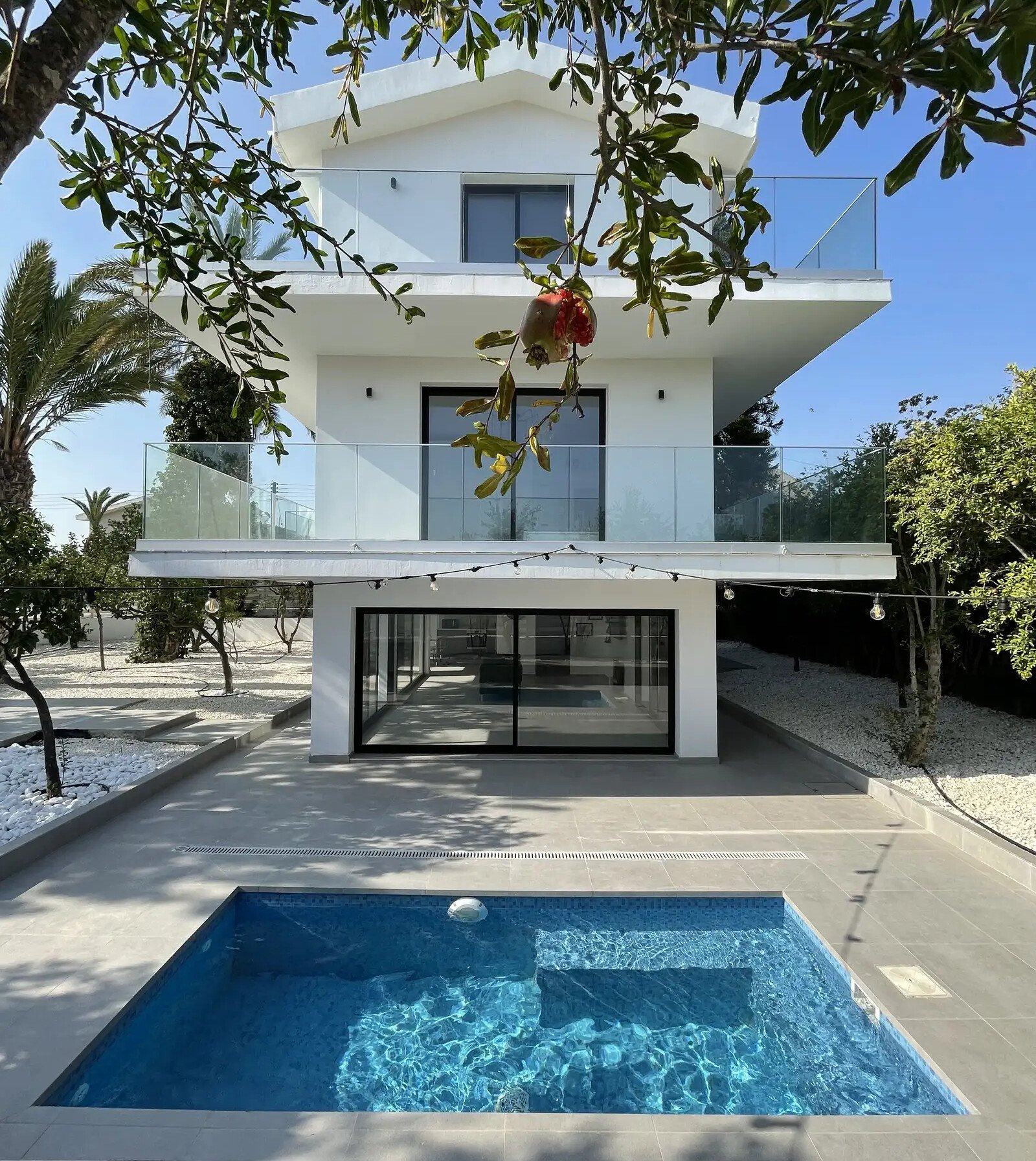 5-bed villa with pool and sea view in Ormideia photo 3