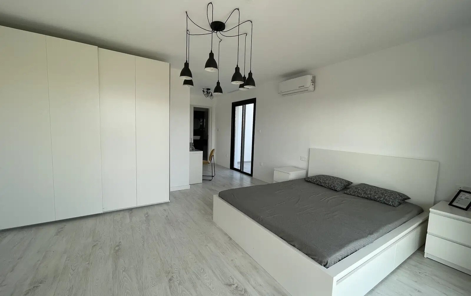 5-bed villa with pool and sea view in Ormideia photo 9