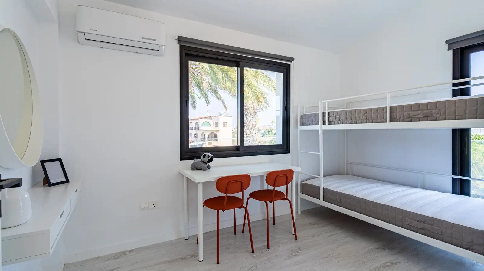 5-bed villa with pool and sea view in Ormideia photo 14