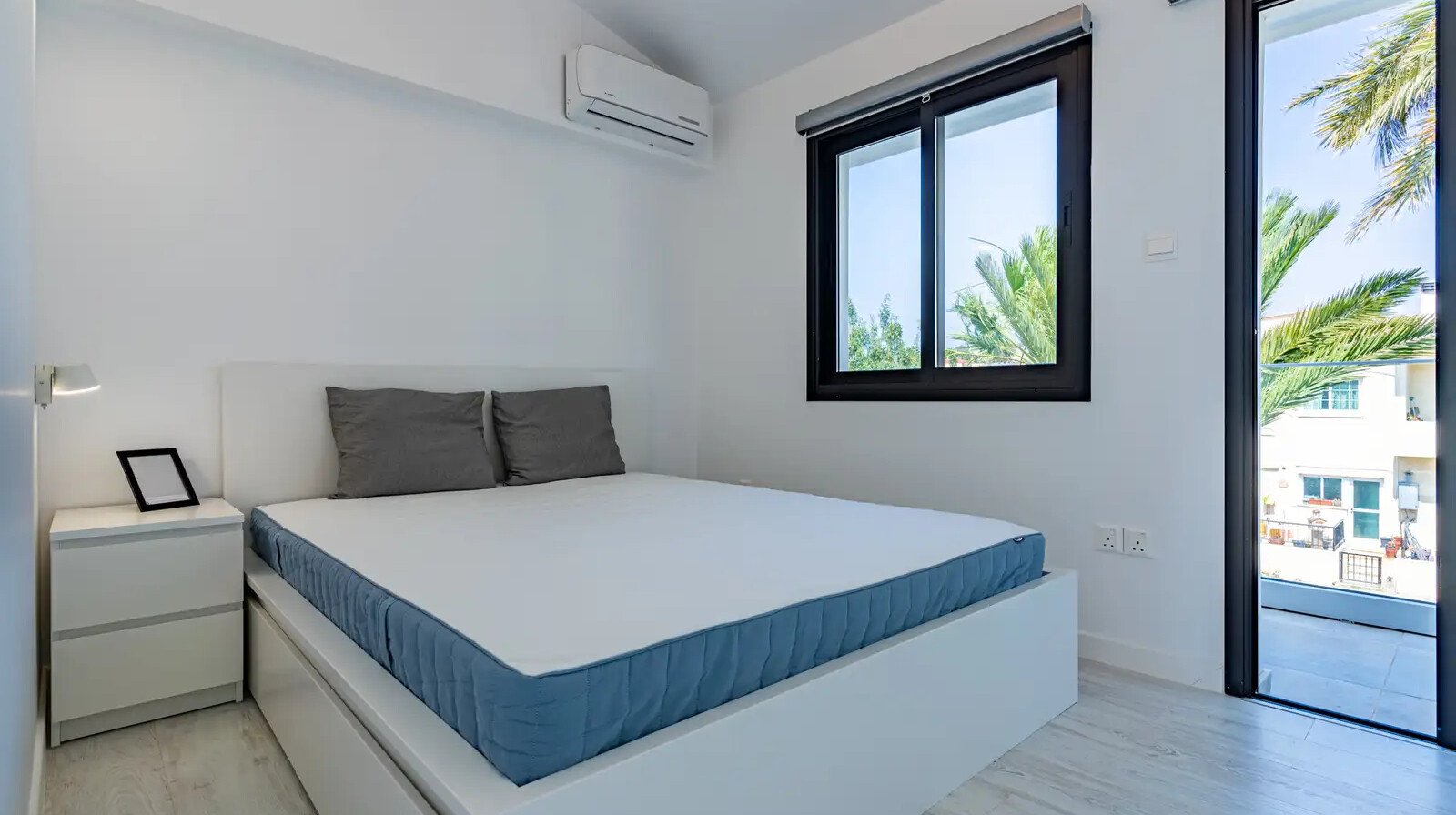 5-bed villa with pool and sea view in Ormideia photo 16