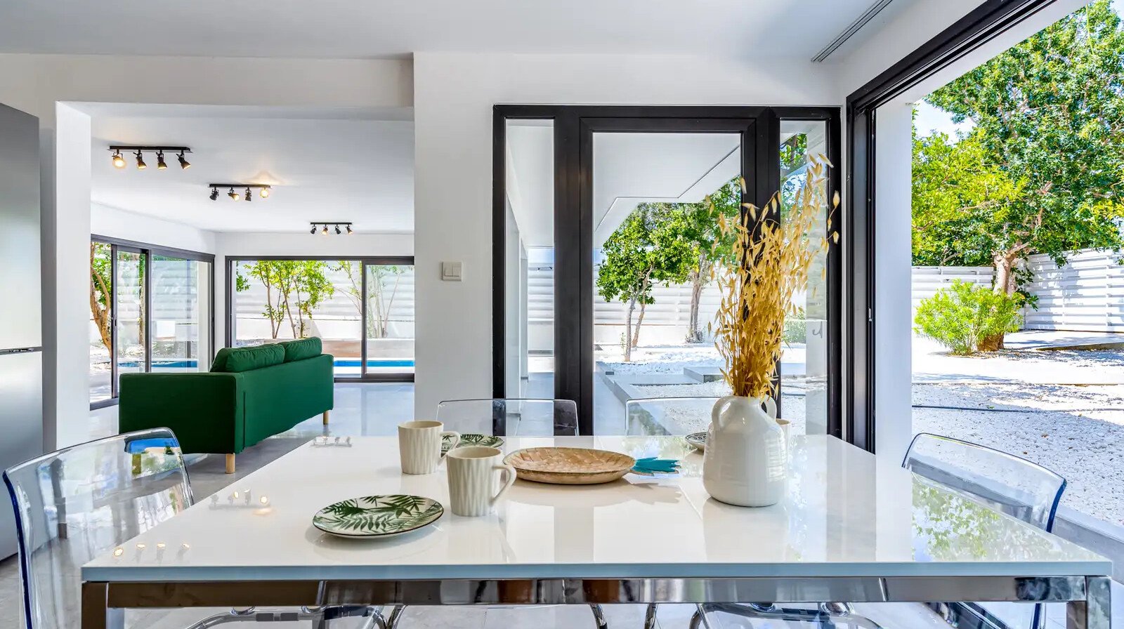 5-bed villa with pool and sea view in Ormideia photo 19