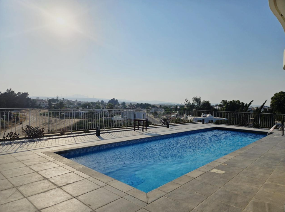 Modern 1-bedroom apartment with pool in Meneou, Larnaca photo 2