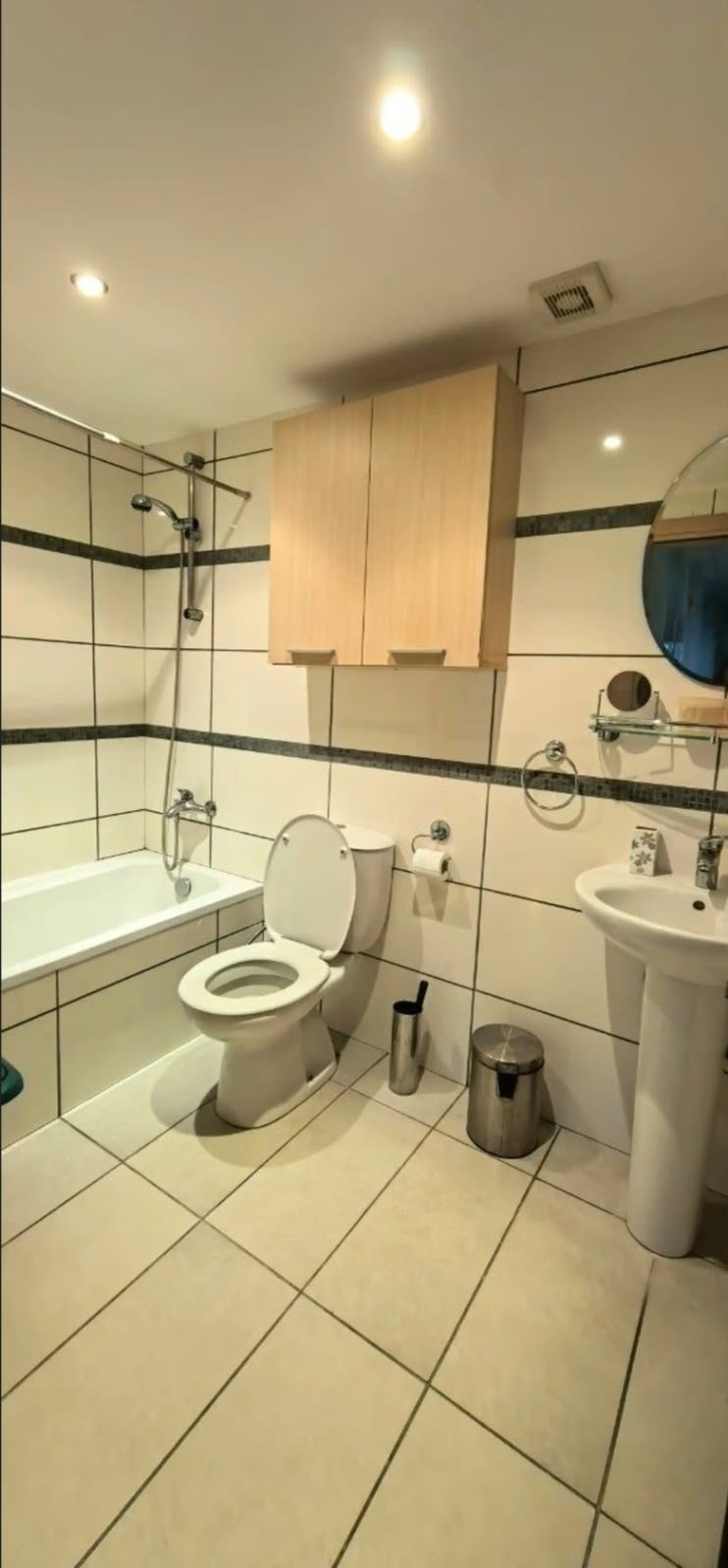 3-bed apartment opposite the sea in Neapolis, Limassol photo 5