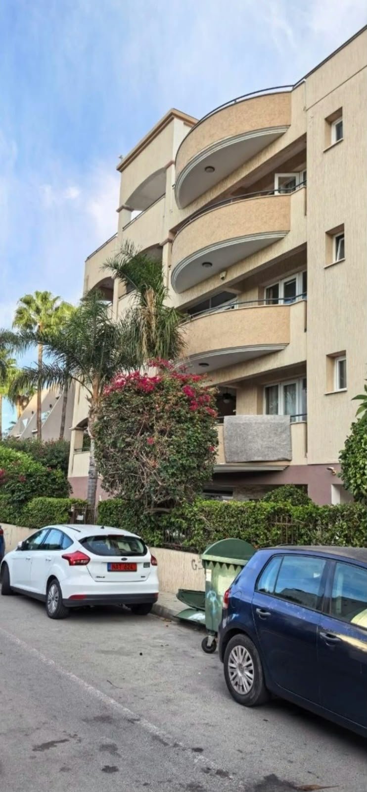 3-bed apartment opposite the sea in Neapolis, Limassol photo 8