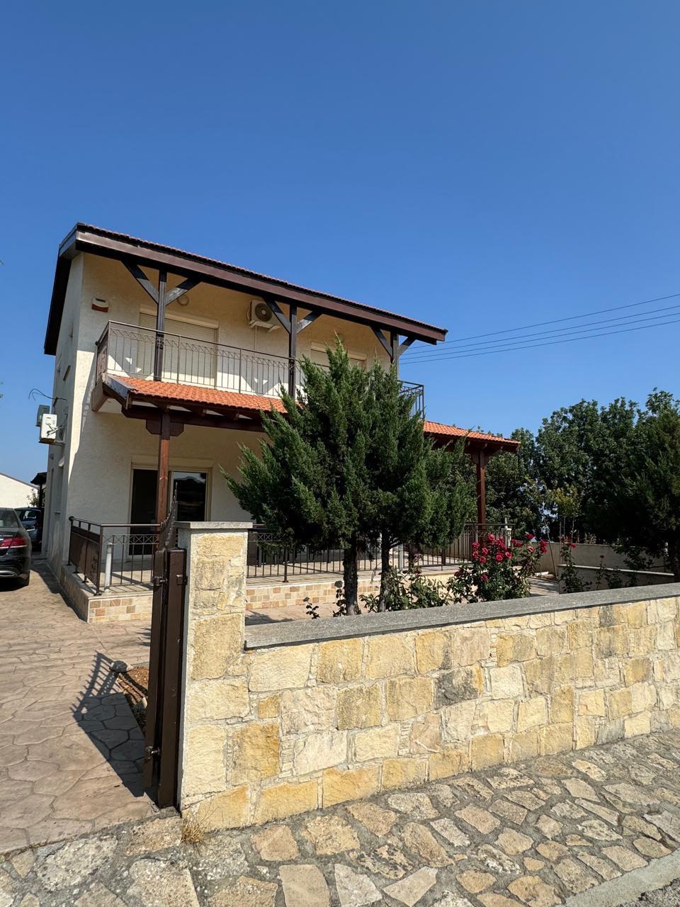 4-Bedroom Detached House for Rent – Pachna