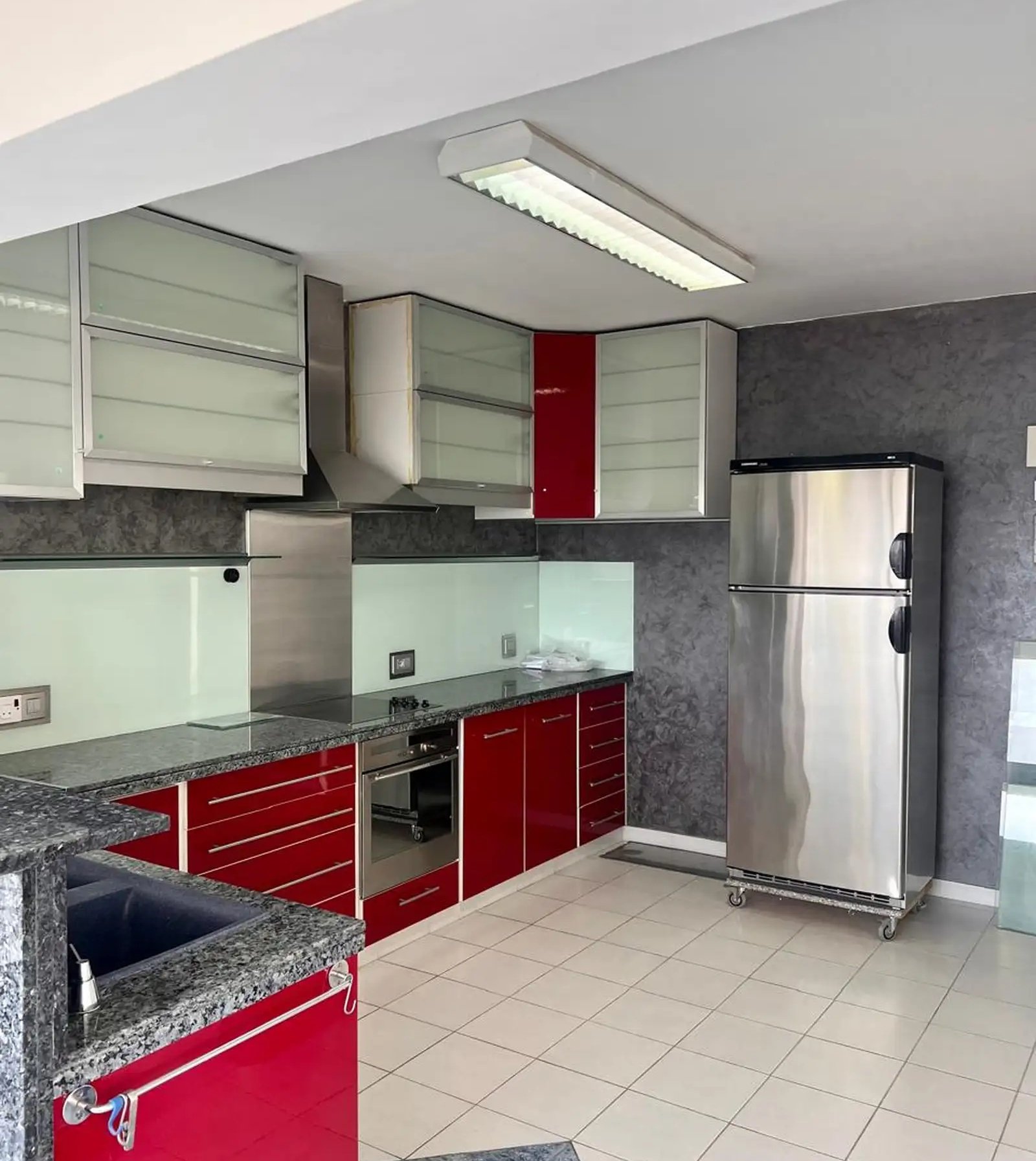 Renovated 3-bed furnished apartment in Katholiki, Limassol photo 8